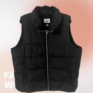An Old Navy Winter Black vest in XXL